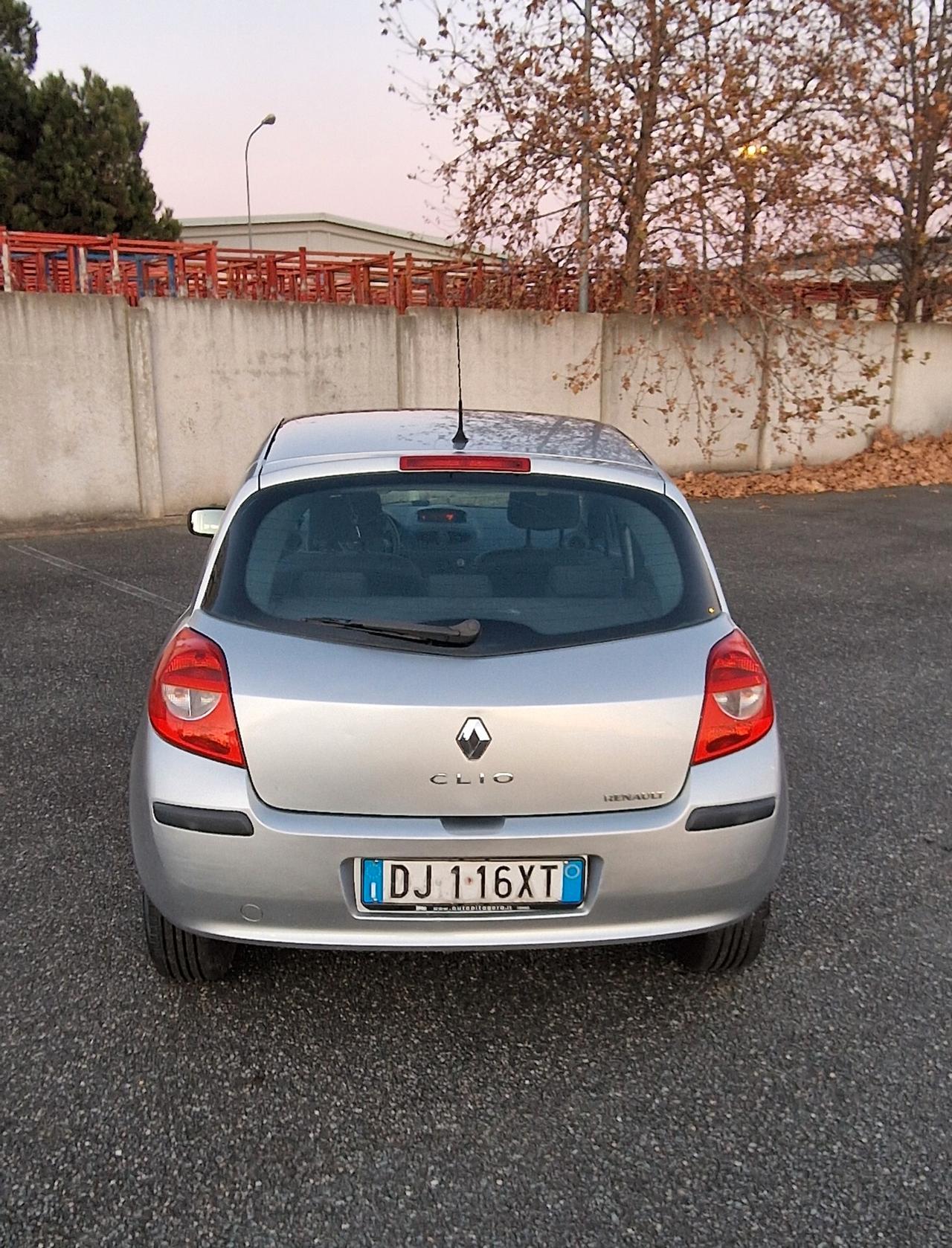 Renault Clio 127.000km neopatentati