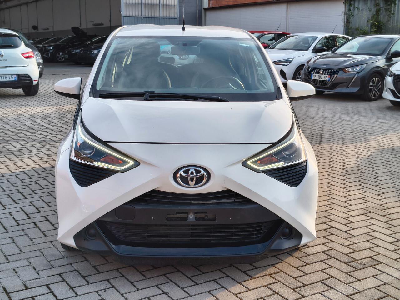 Toyota Aygo Connect 1.0 VVT-i 72 CV 5 porte x-fun