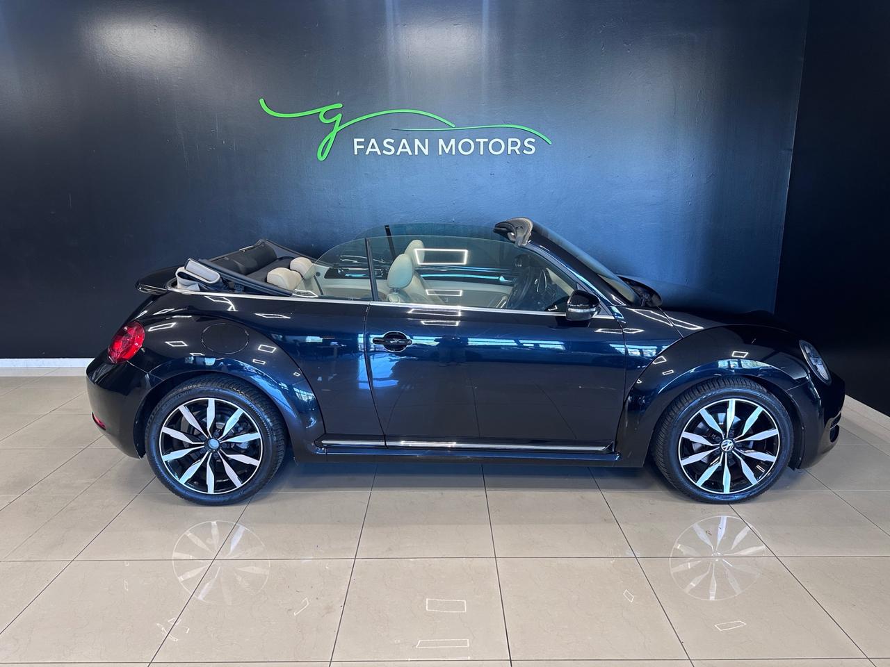 Volkswagen Maggiolino Cabrio 1.6 tdi Design 105cv dsg