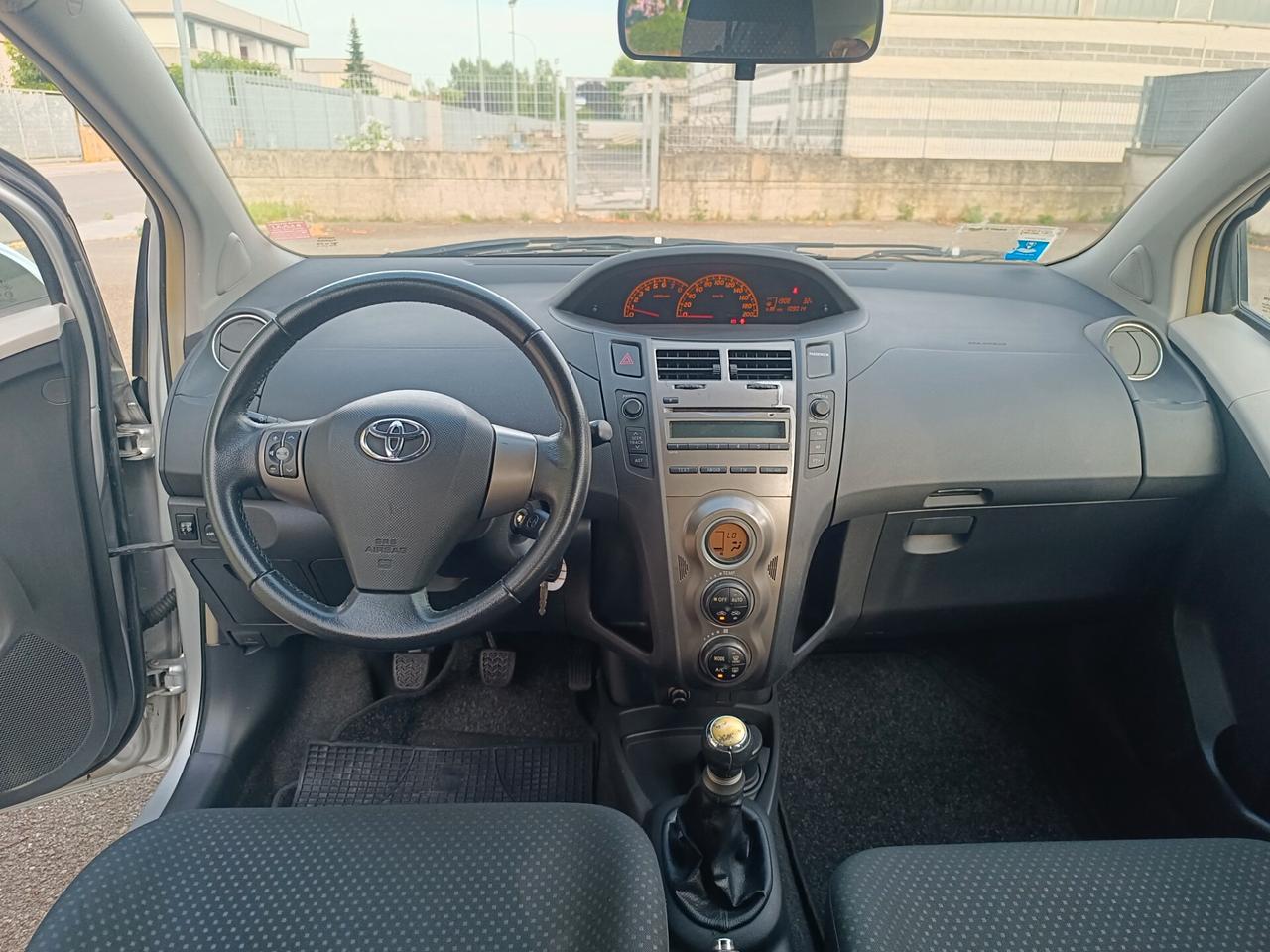 Toyota Yaris 1.0 5 porte SOLAMENTE 108.000 KM