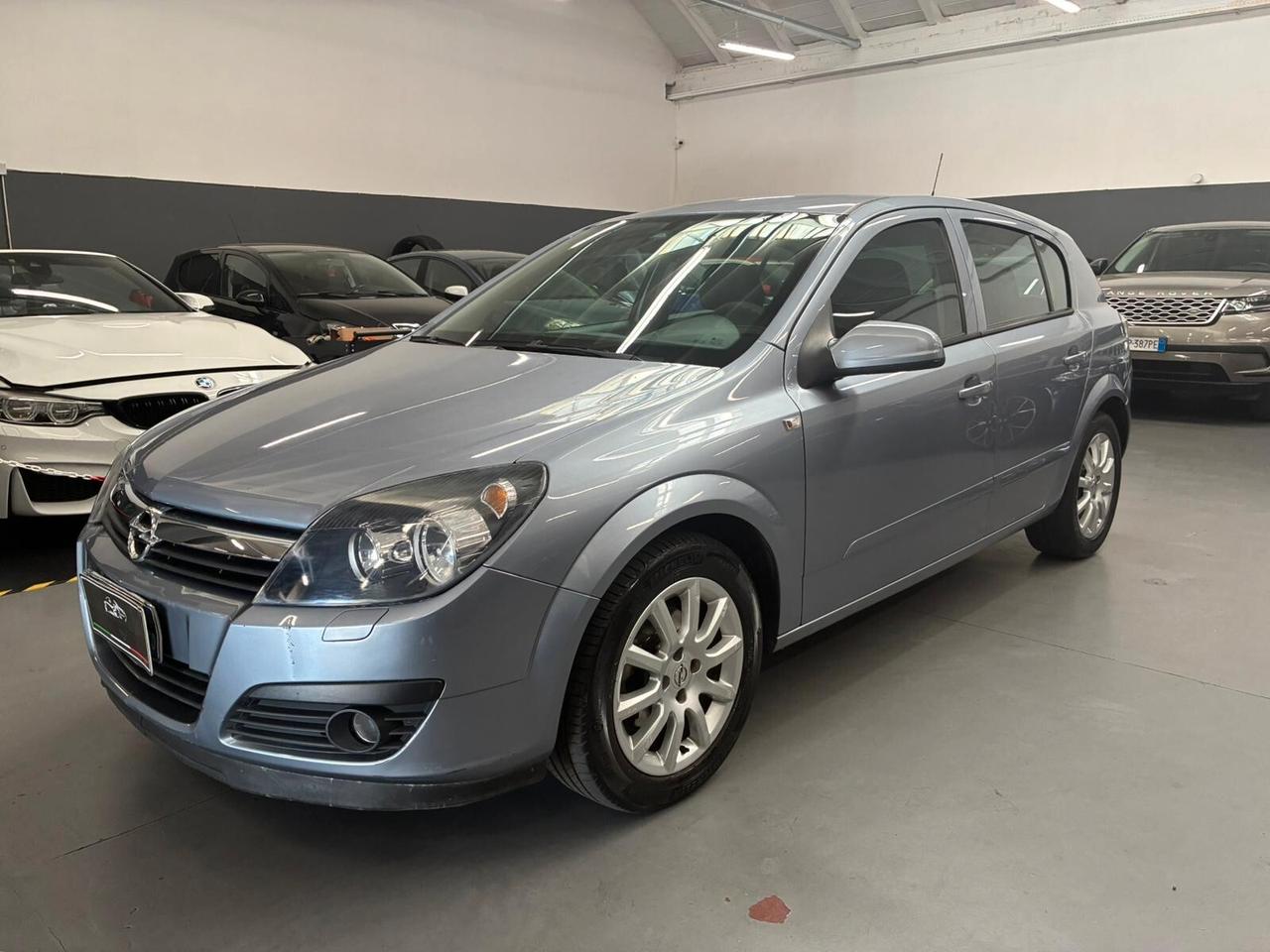 Opel Astra 1.6 16V Twinport 5 porte Cosmo