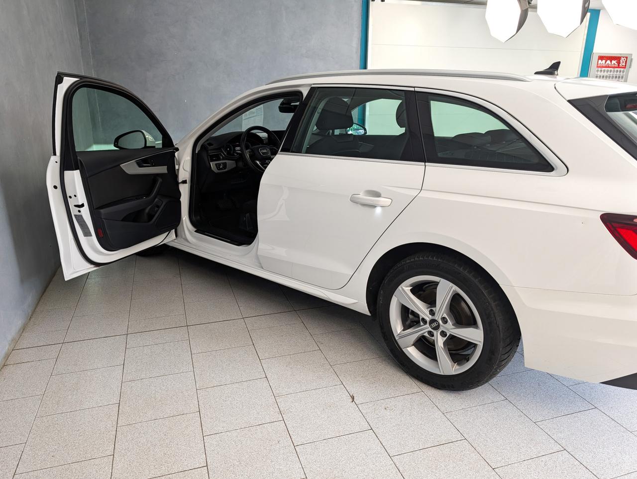 Audi A4 30 TDI MHEV 136cv S-tronic Business Advanced