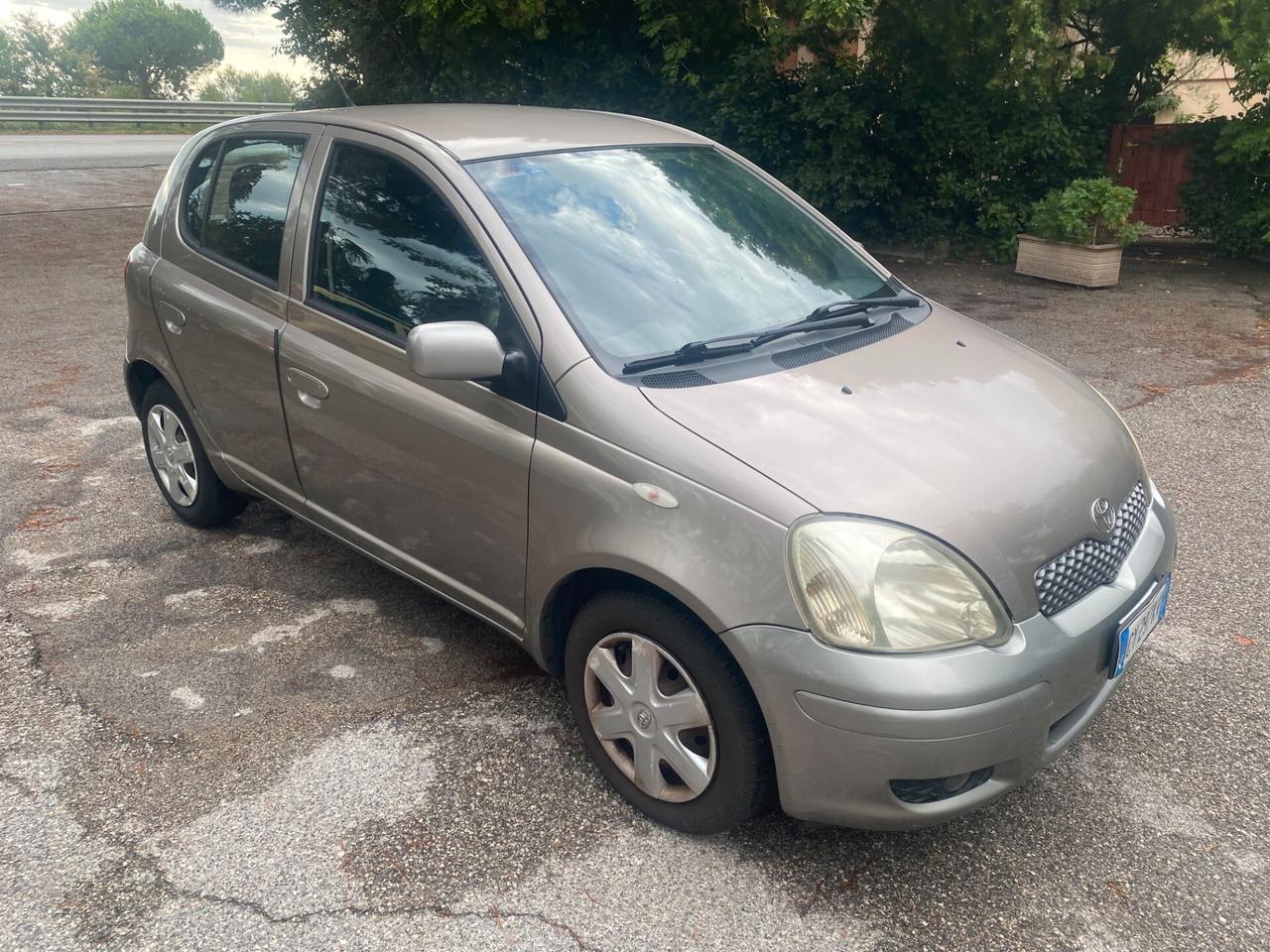 Toyota Yaris 1.0i 16V cat 5 porte Sol