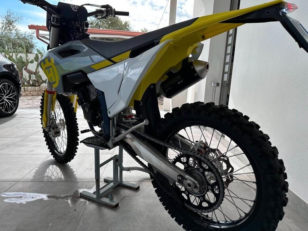 Husqvarna TC 125 2T | modello Cross omologato Enduro 2025