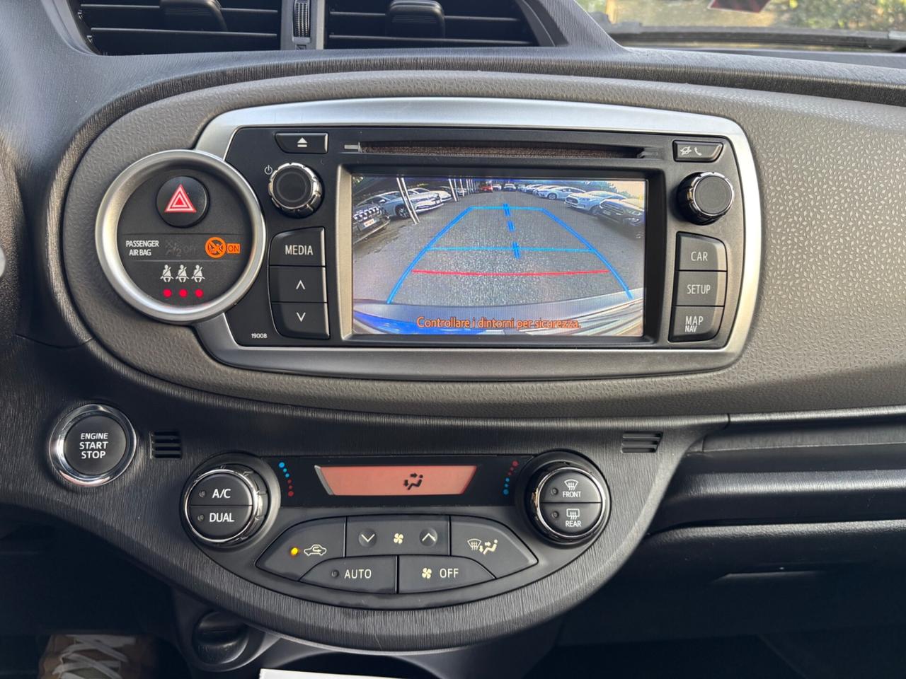 Toyota Yaris 1.3 5 porte Lounge AUTOMATICA