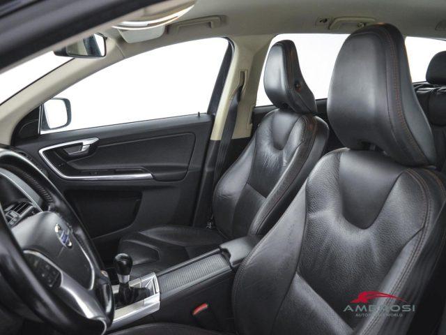 VOLVO XC60 D4 Momentum - PER OPERATORI DEL SETTORE