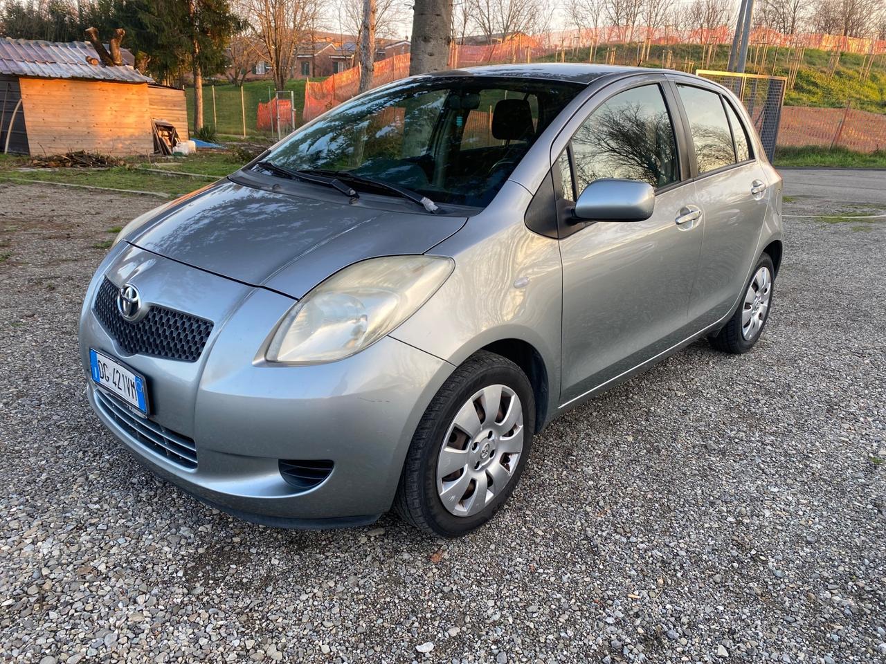Toyota Yaris 1.0 5 porte
