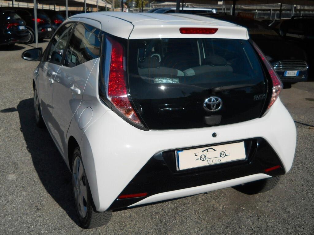 Toyota Aygo 1.0 VVT-i 69 CV 5 porte x-play MMT AUTOMATICA