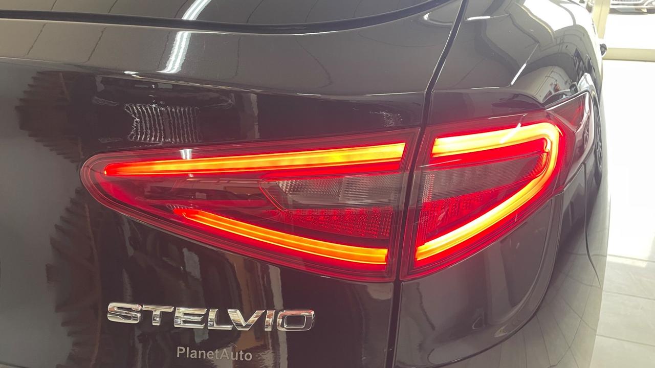 Alfa Romeo Stelvio 2.2 Turbodiesel 180 CV AT8 RWD Executive