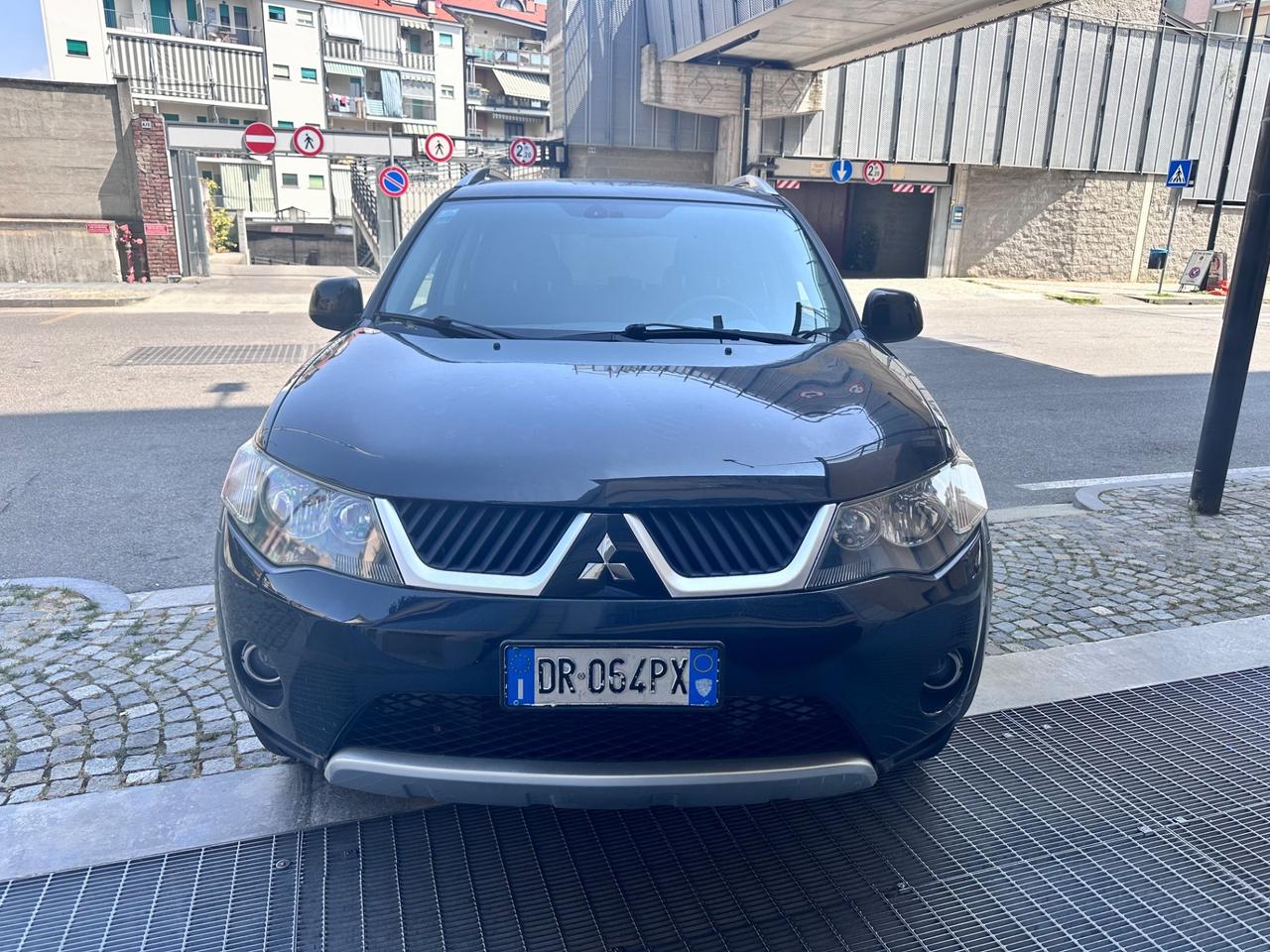 Mitsubishi Outlander 2.0 DI-D un vero 7 posti 4x4
