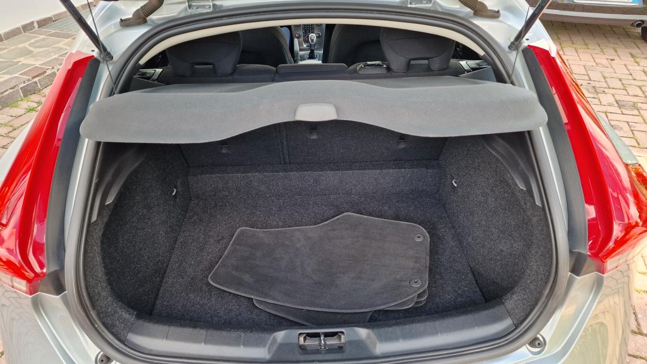 Volvo V40 D2 1.6 Summum