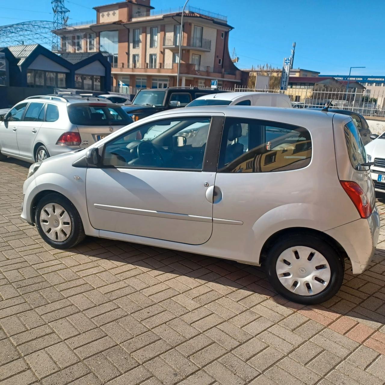144.118KM TWINGO 1.2 PER NEOPATENTATI