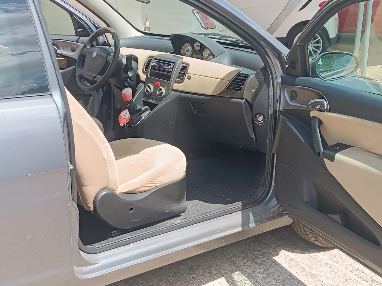 Lancia Ypsilon 1.0 Ok Neopatentati
