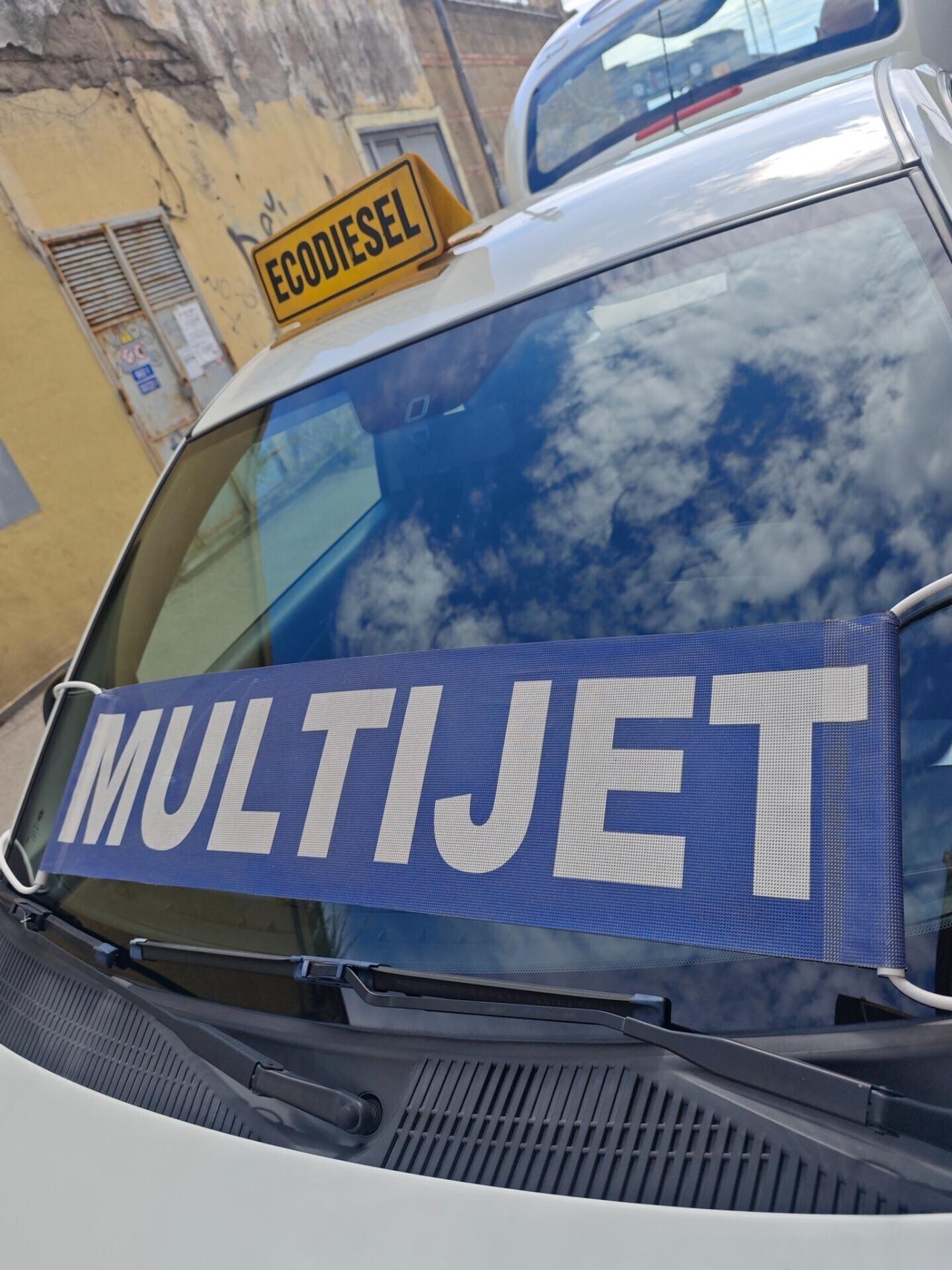 Lancia Ypsilon 1.3 MJT 75 CV Versus