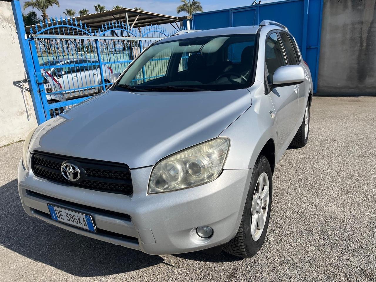 Toyota RAV 4 -2.2 D-4D-4x4- full-2006