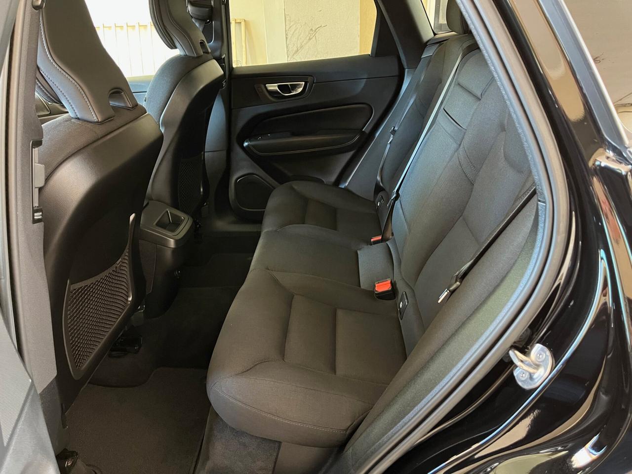 Volvo XC 60 XC60 B4 (d) AWD Geartronic Momentum Pro