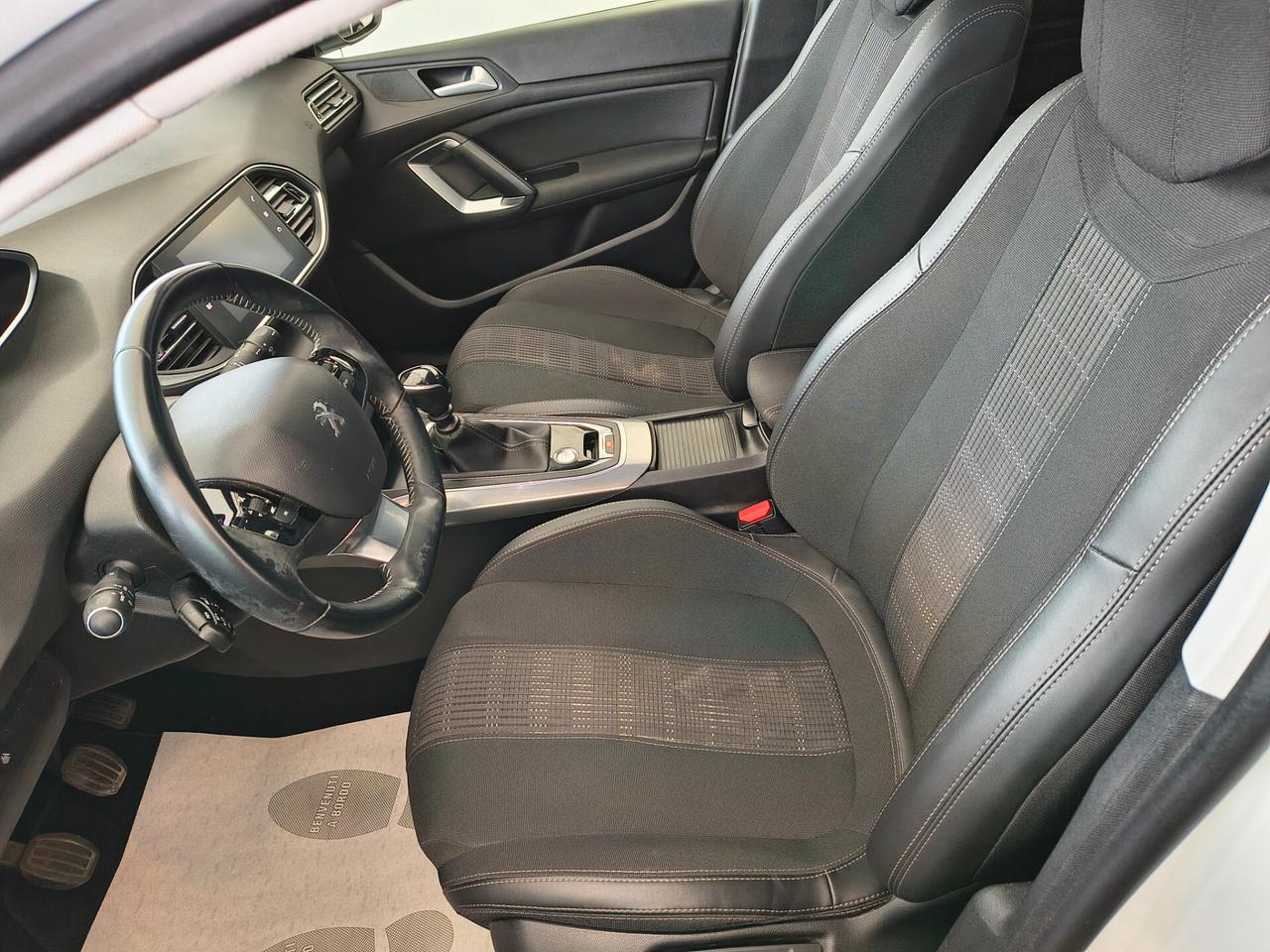 Peugeot 308 PureTech Turbo 130 S&S SW Allure