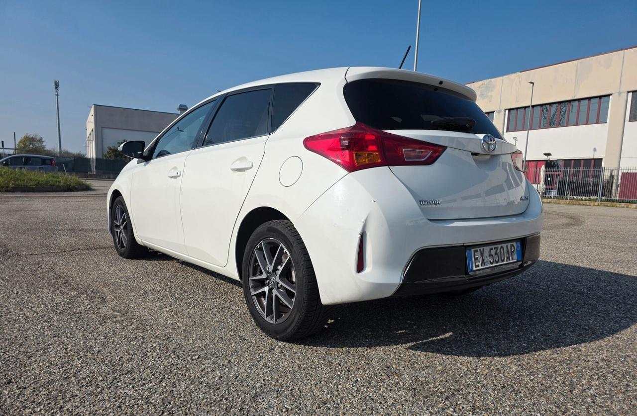 Toyota Auris 1.4 D-4D Lounge