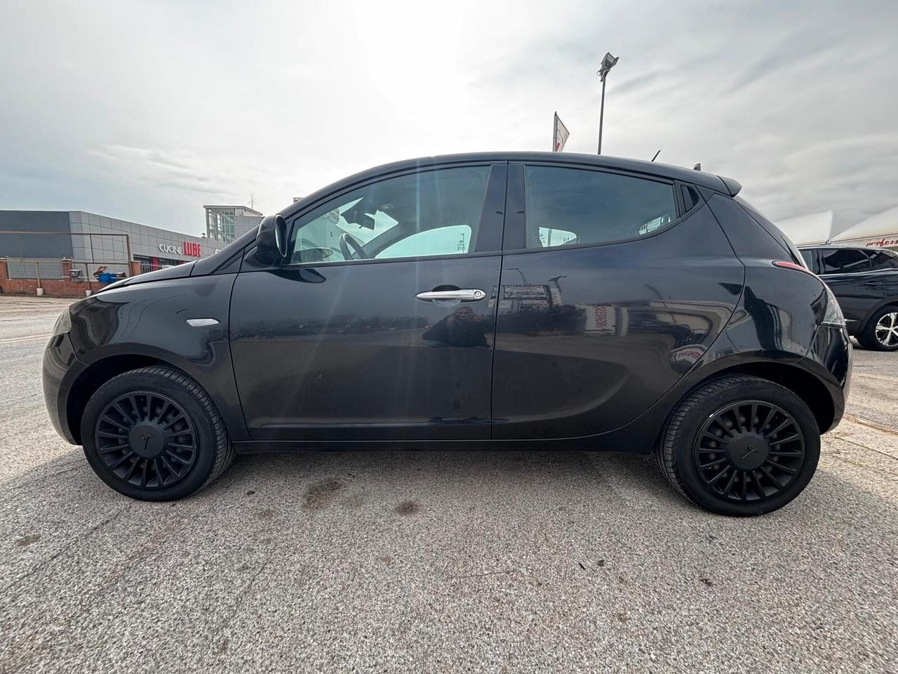 Lancia Ypsilon 1.0 FireFly 5 porte S&S Hybrid Gold