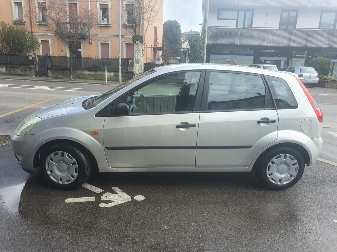 Ford Fiesta 1.2 16V 5p. Ambiente NEOPATENTATI