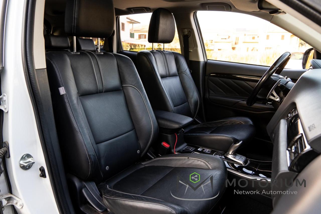 Mitsubishi Outlander 2.0 4WD PHEV Instyle 2018 - PLUG-IN HYBRID