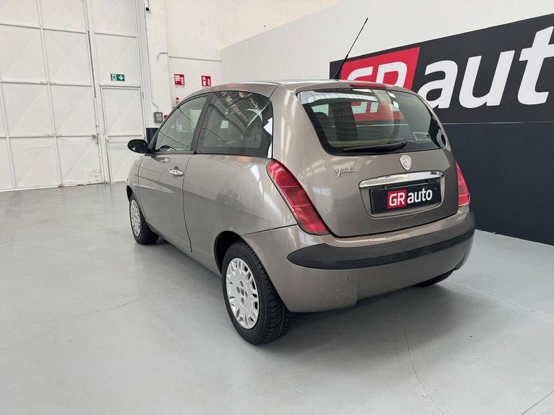 Lancia Ypsilon 1.2 16V Platino
