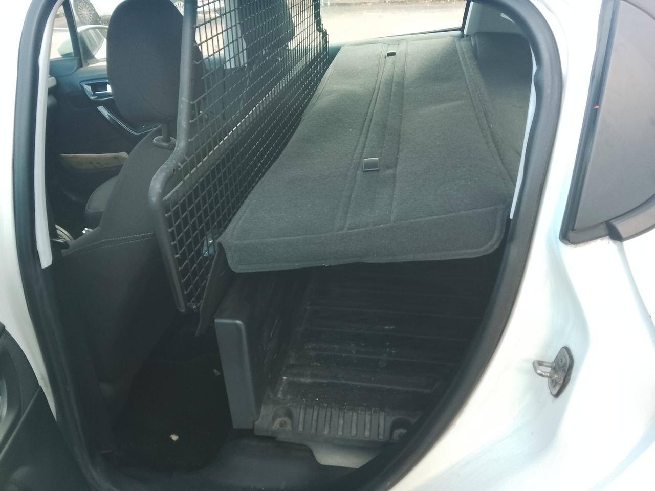 Peugeot 208 Van 1.6 HDi detraibile al 100%