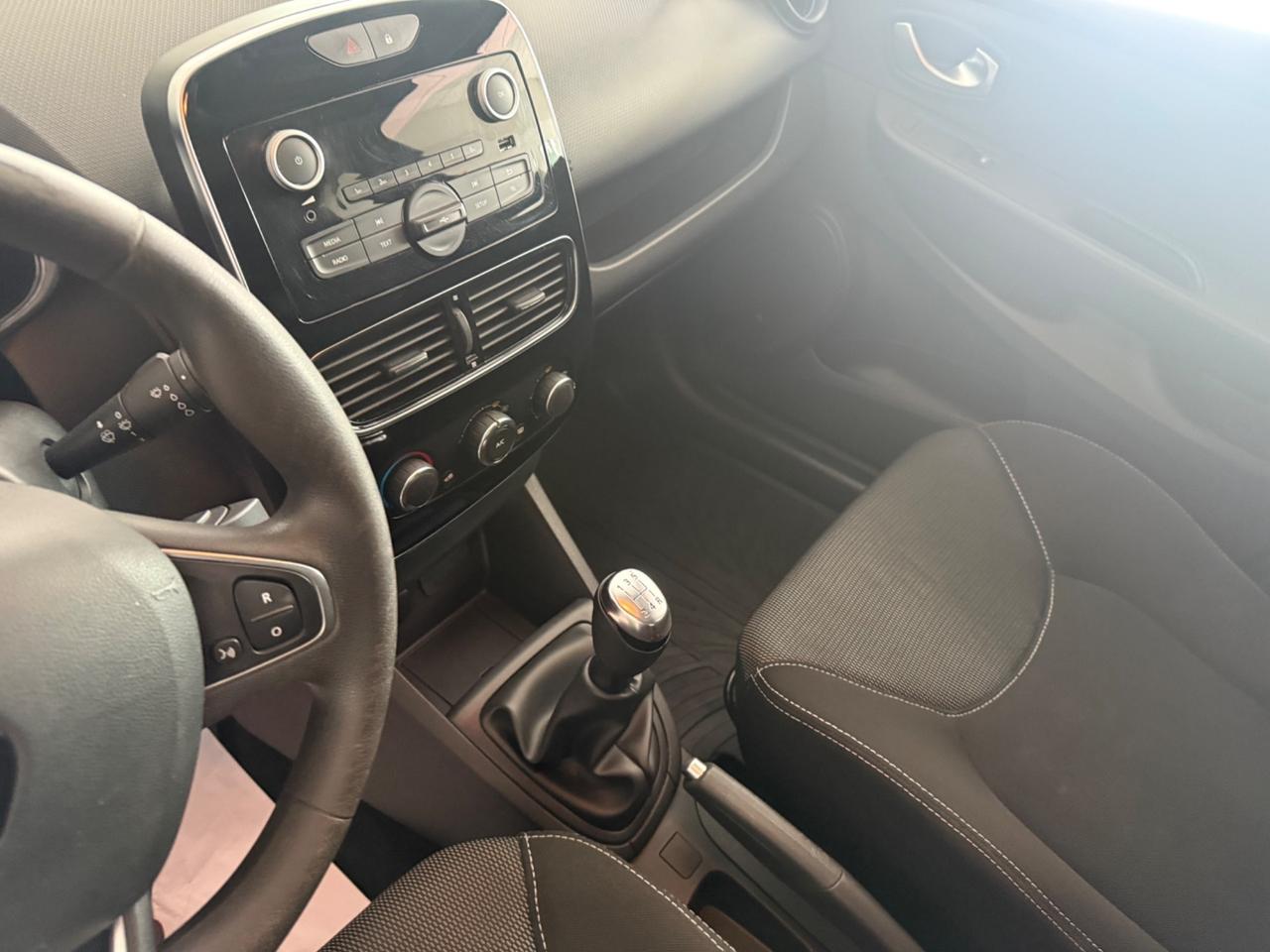 Renault Clio 1.2 75CV 5 porte Zen