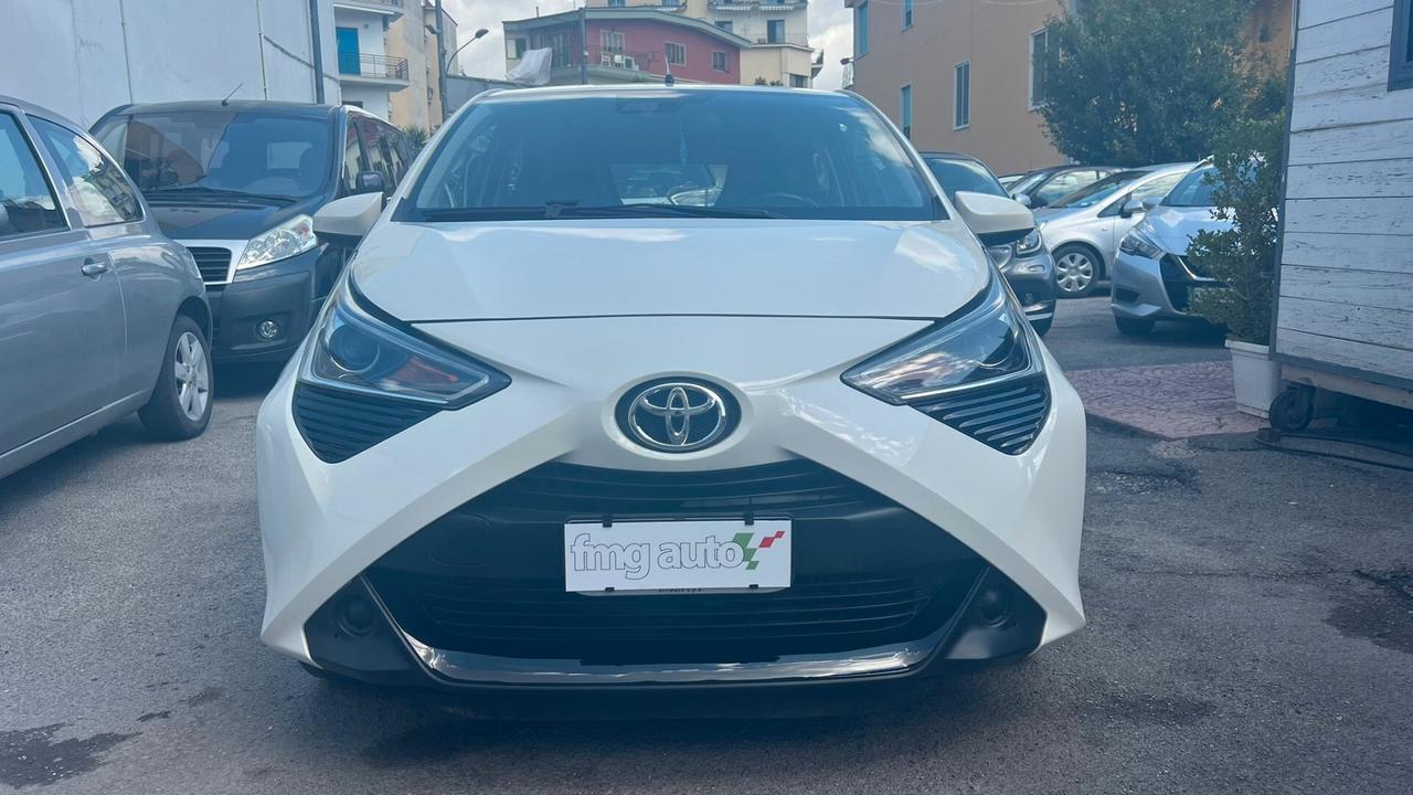 Toyota Aygo Connect 1.0 VVT-i 72 CV 5 porte x-clusiv