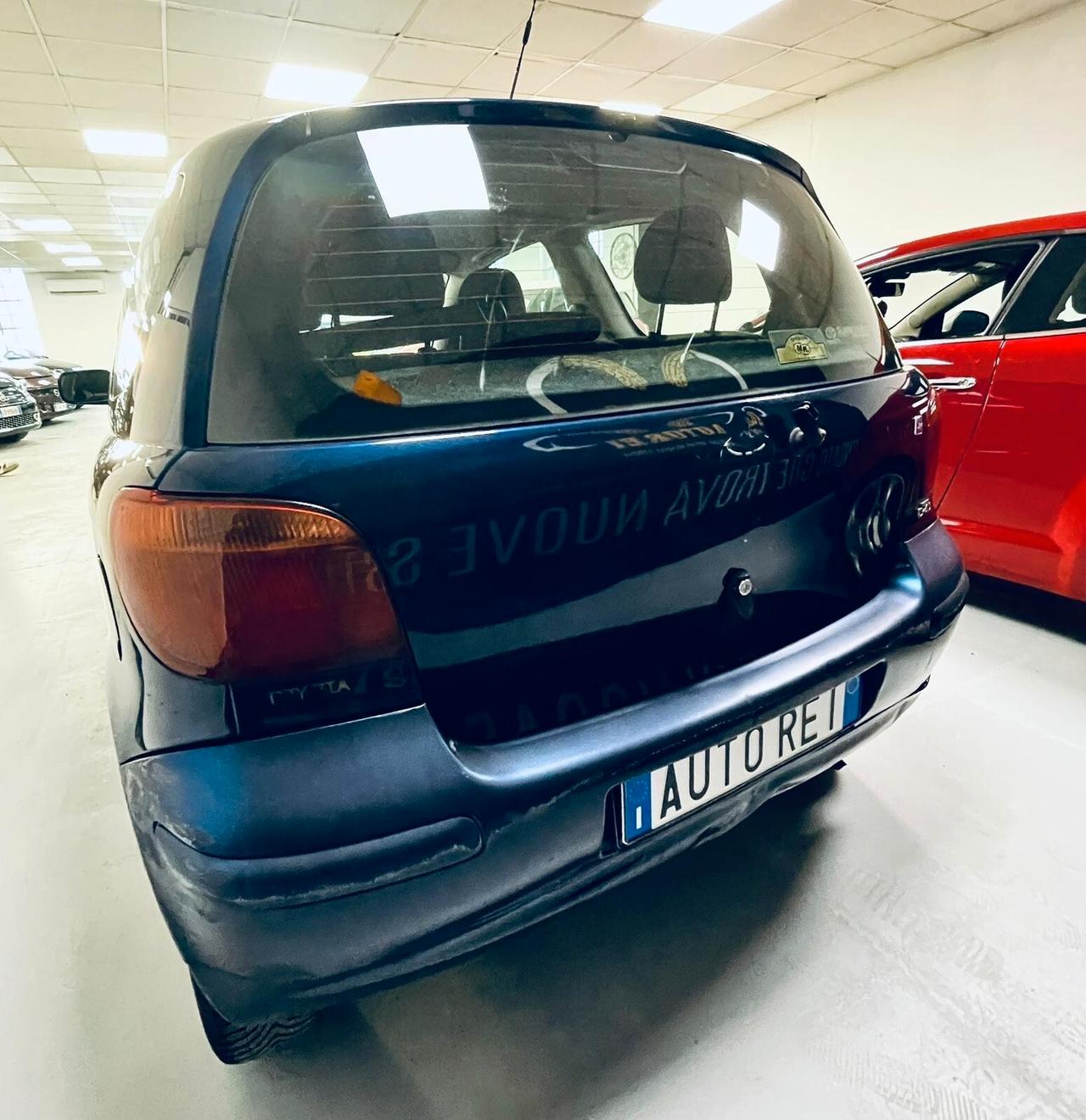 Toyota Yaris 1.4 tdi D-4D cat 5 porte Sol