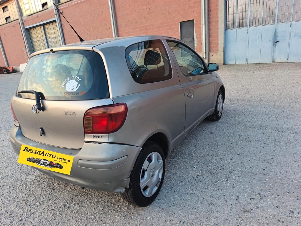 Toyota Yaris 2004---1.0 Benzina Neopatentati