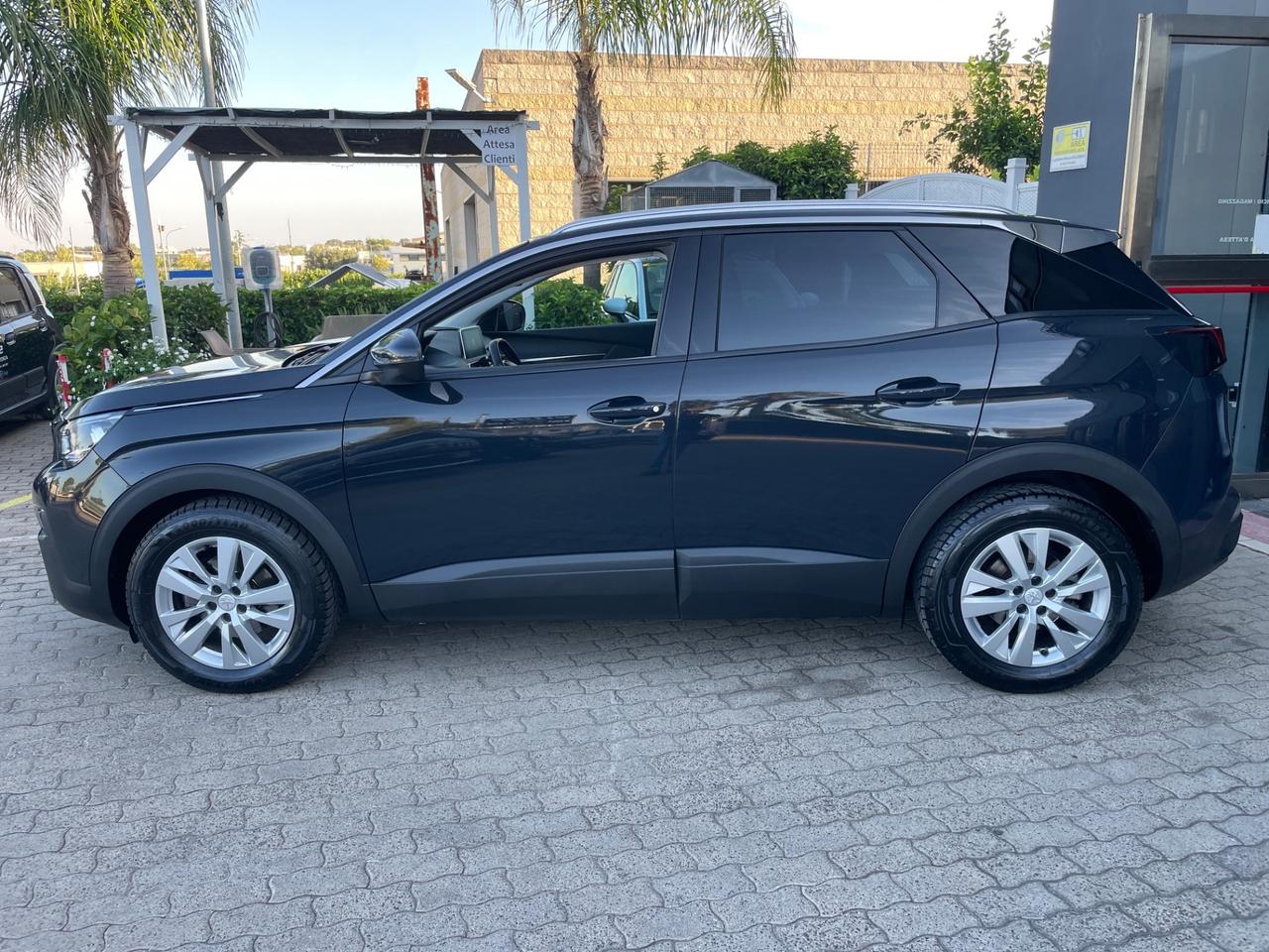 Peugeot 3008 BlueHDi cambio manuale sensori parcheggio ant-vetri privacy