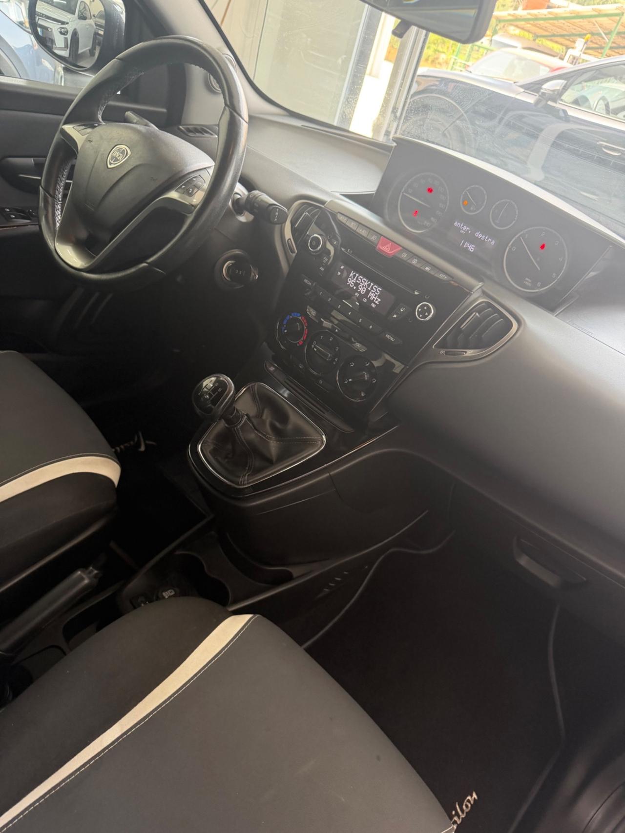 Lancia Ypsilon 1.3 MJT 95 CV 5 p. Platinum FINANZIABILE
