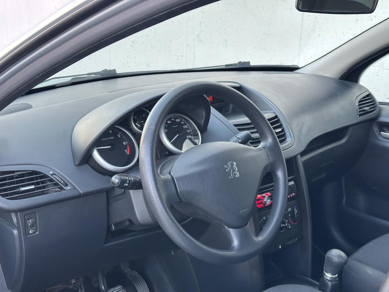 Peugeot 207 1.4 8V 75CV 5p. X Line