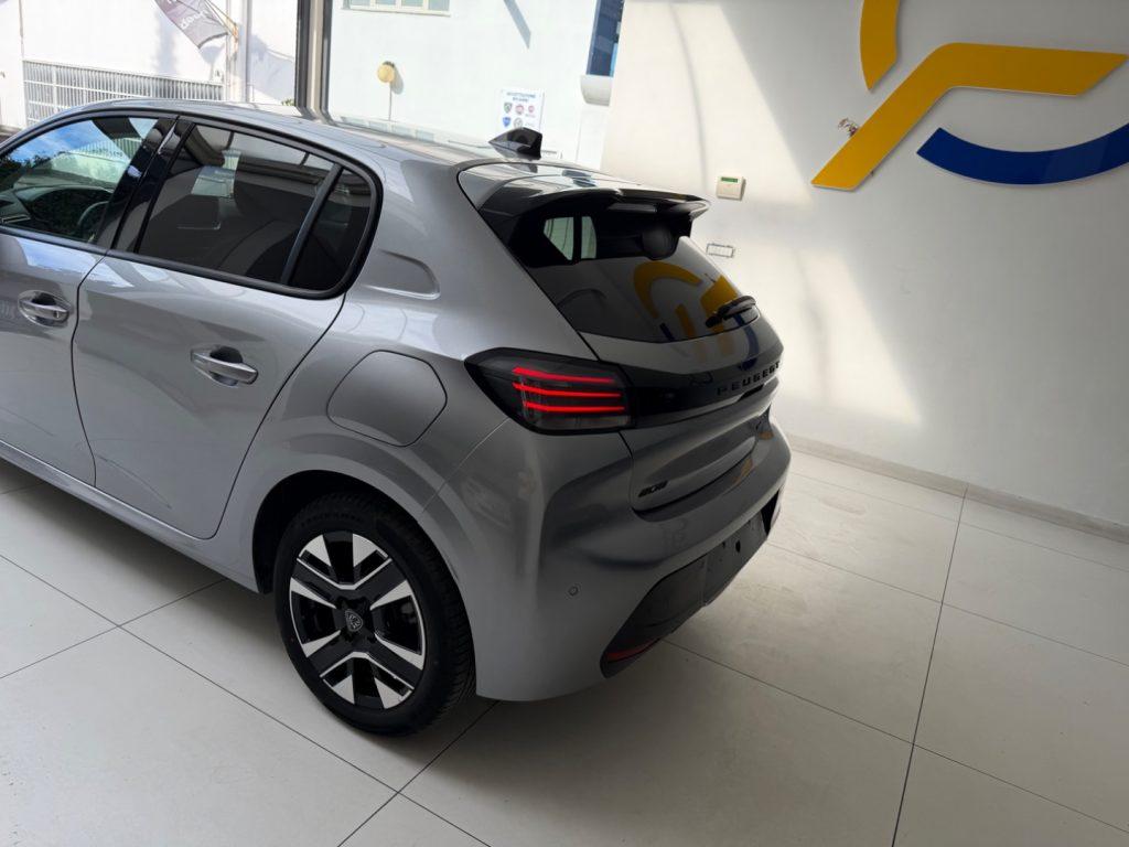 Peugeot 208 Hybrid 110 e-DCS6 Allure da €199,00 mensili