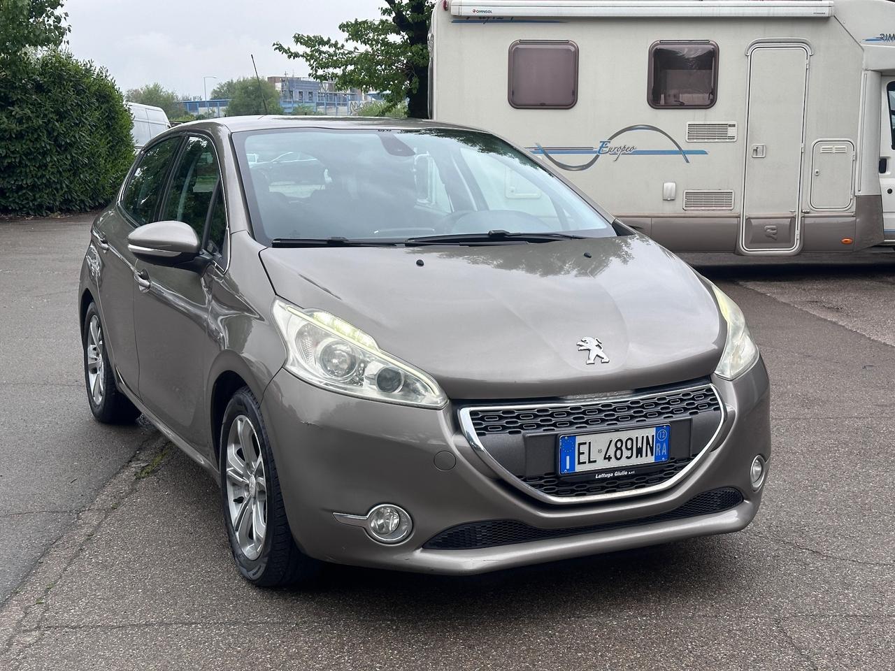 Peugeot 208 1.2 VTi 82 CV 5porte Allure Gpl