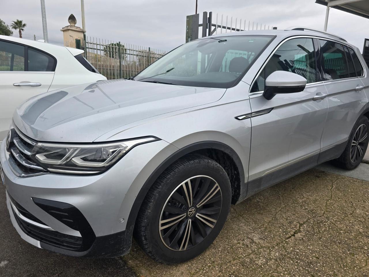 Volkswagen Tiguan 2.0 TDI 150 CV SCR DSG R-Line