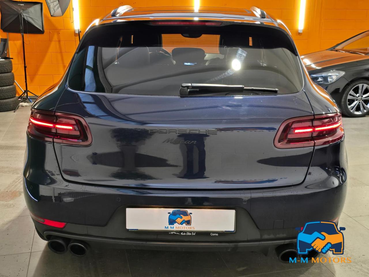 PORSCHE MACAN