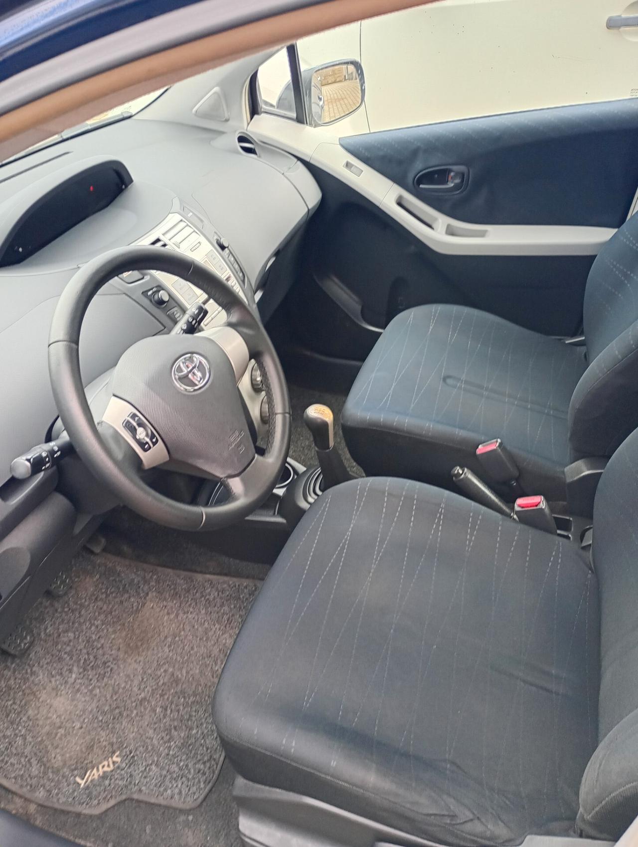 Toyota Yaris 1.0 5 porte