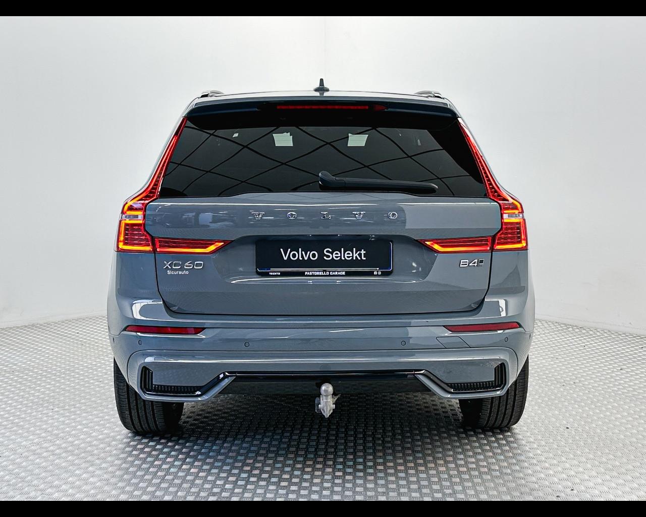 VOLVO XC60 (2017-->) - XC60 B4 (d) AWD automatico Plus Dark