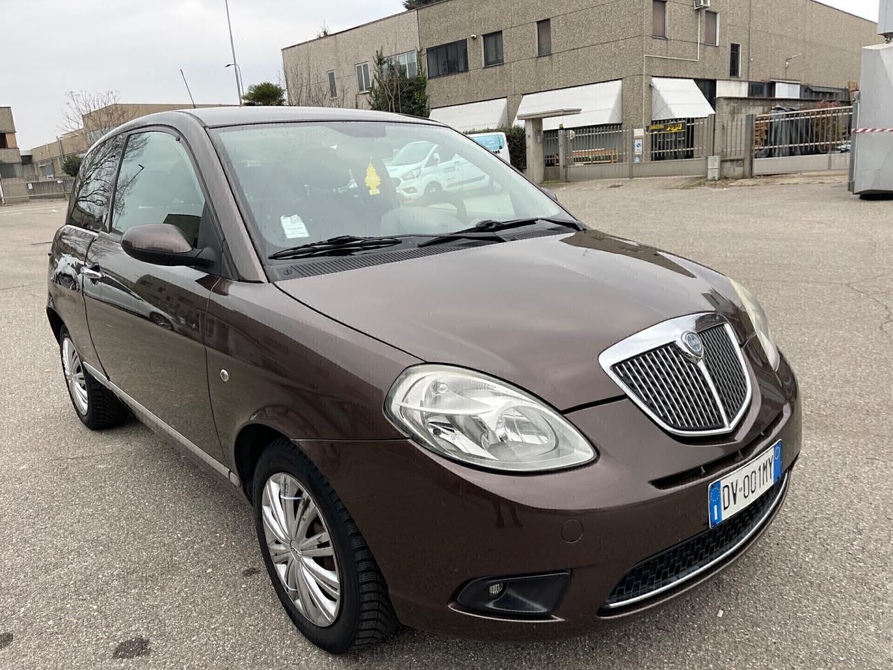 LANCIA YPSILON PLATINUM 1.2 BENZINA EURO4 NEOPATENTATI