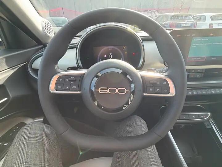 Fiat 600 Hybrid 110 CV DCT MHEV La Prima
