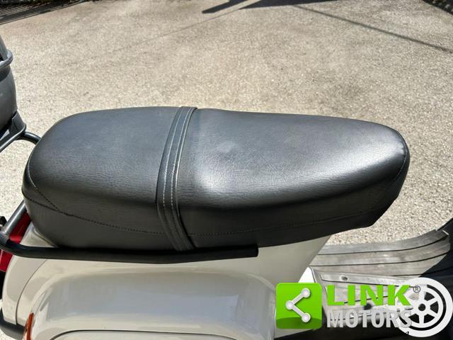 PIAGGIO Vespa 50 HP .