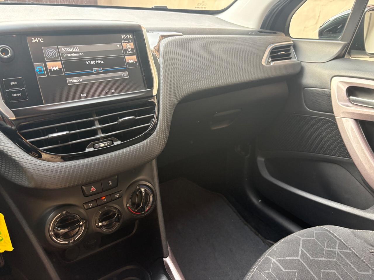 Peugeot 2008 BlueHDi 100 Black Matt 2015