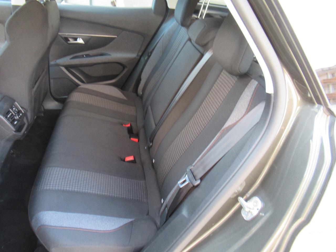 Peugeot 3008 BlueHDi 130 S&S Business