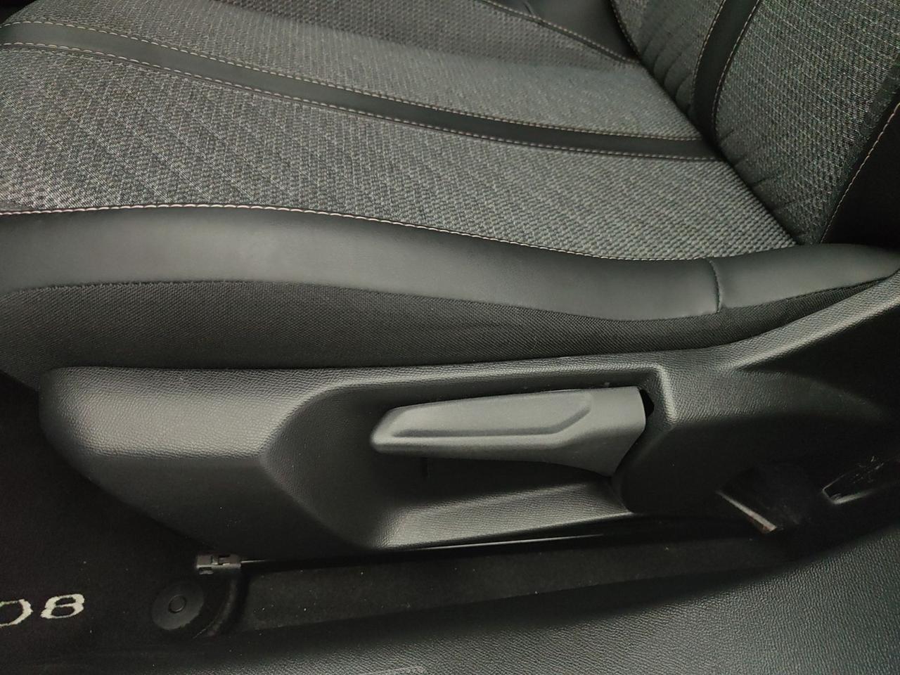 PEUGEOT 2008 II 2023 1.2 PURETECH 100CV ALLURE