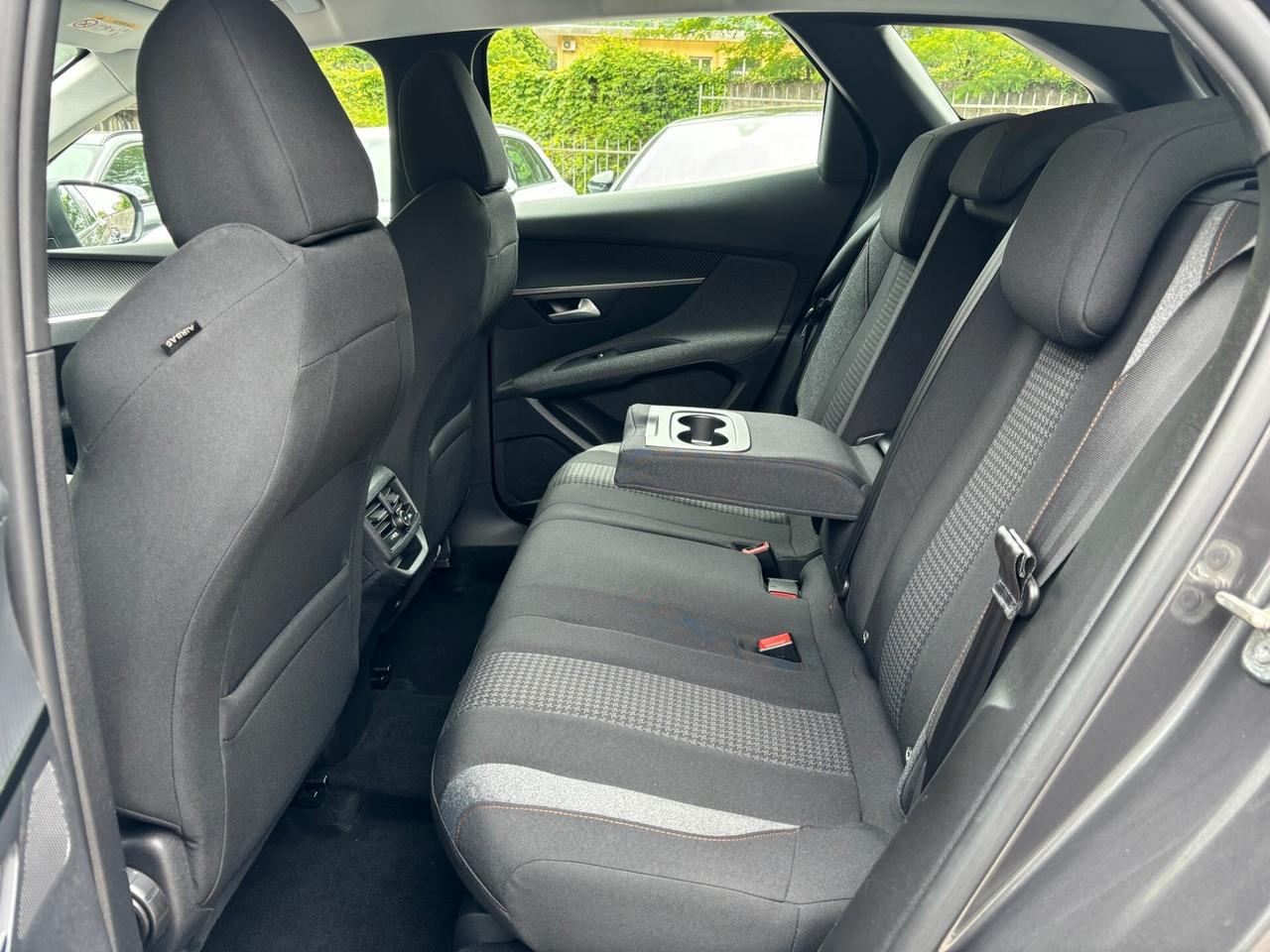 Peugeot 3008 BlueHDi RESTYLING 130 S&S EAT8 Allure MY 22 LED- MATIX