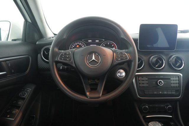 MERCEDES-BENZ CLA sse GLA GLA 200 d Automatic Business