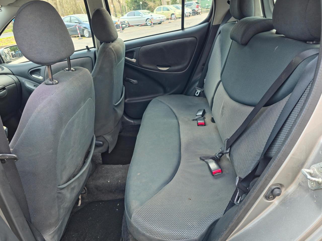 Toyota Yaris 1.0i 16V cat 5 porte Sol 2004-E4 Manuale NEO