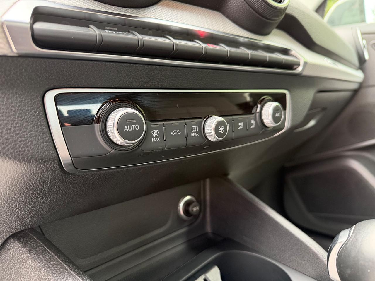 Audi Q2 30 TDI S tronic Identity Black